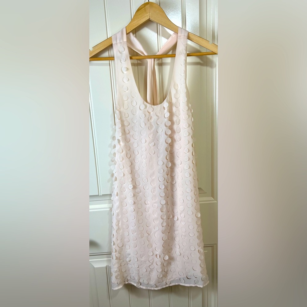 BCBGeneration Light Peach Criss Cross Strap Back Washable Shift Dress Size: S